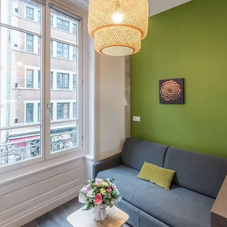 Opera Apartment *