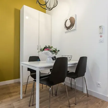 Opera Apartment *