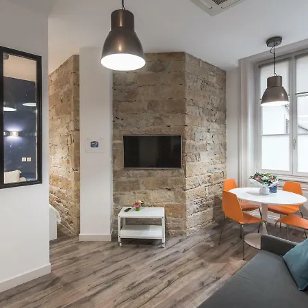 Opera Apartment *